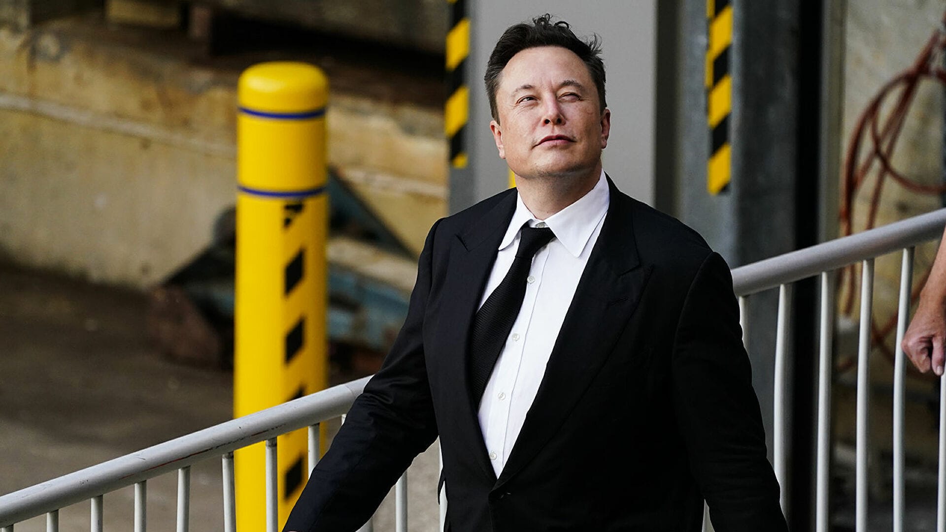 «Компанию SpaceX ждет банкротство, если она не ускорит производство двигателей Raptor» — Илон Маск