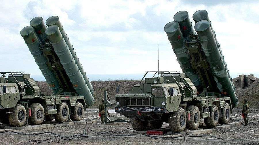 В Крыму уничтожена пусковая установка российского ЗРК С-400. Военные эксперты РФ часто сравнивают этот комплекс с американским Patriot