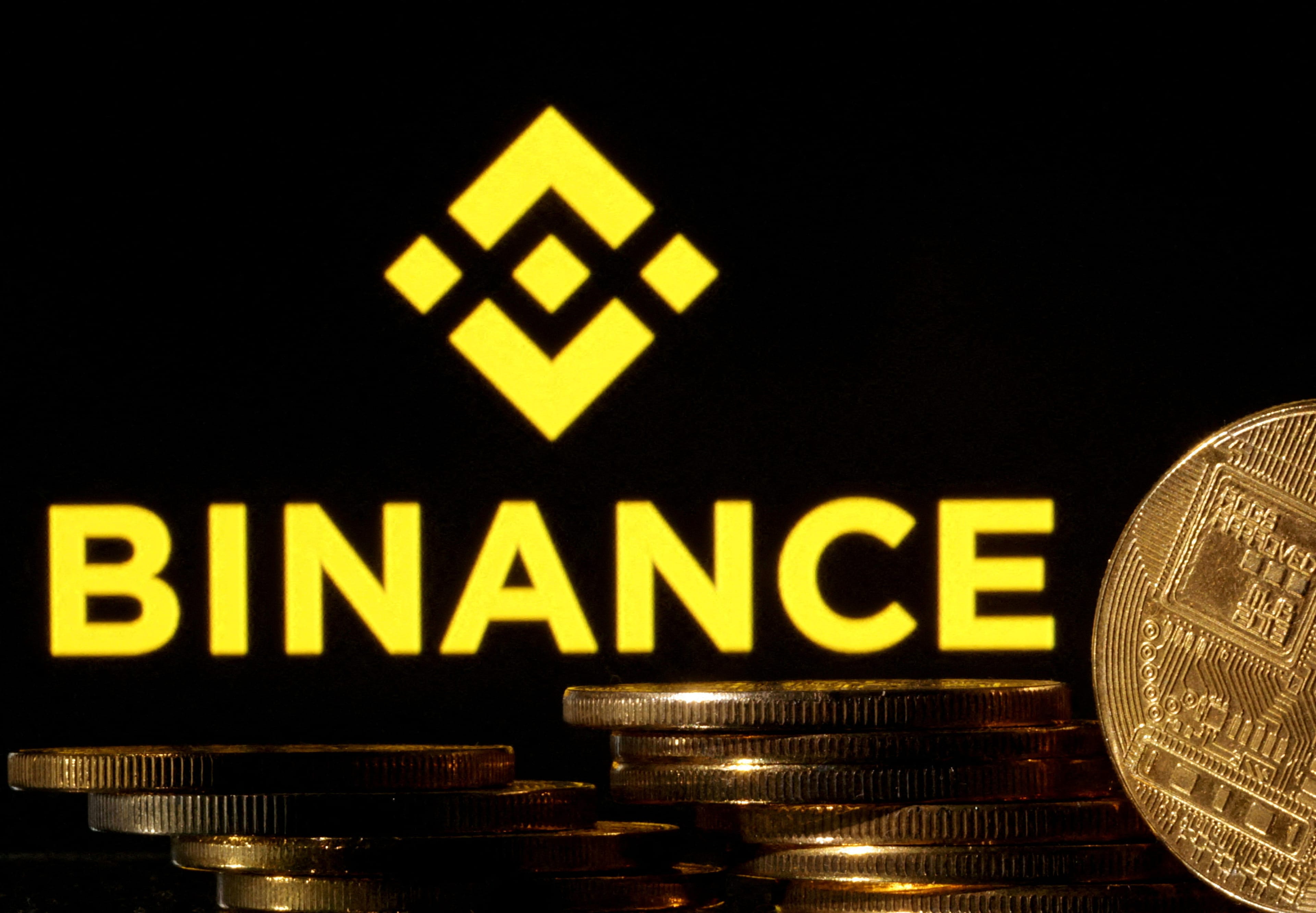 «Отказ Binance от рубля связан с подозрениями в помощи россиянам в обходе санкций. Сменившая ее CommEX может быть связана с Binance» — юрист