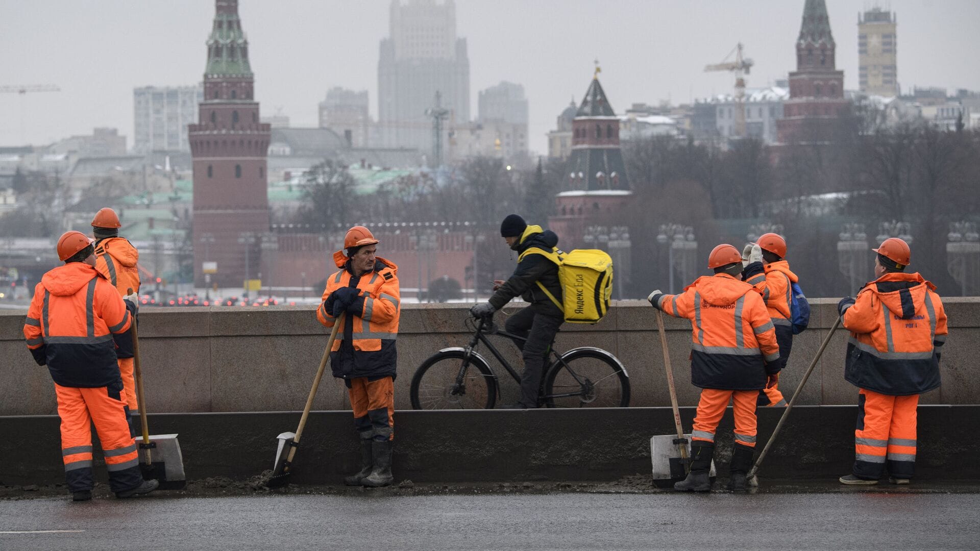Если новые законы о мигрантах в РФ примут, соблюсти их будет невозможно. Законопослушные люди уедут, коррупция вырастет — правозащитница