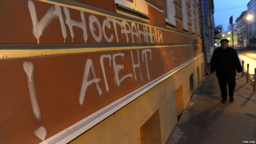 Бизнесмен Зимин закрывает свой некоммерческий фонд "Династия"