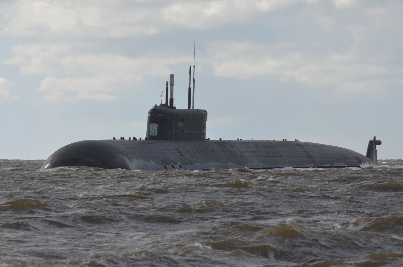 Атомная подводная лодка специального назначения БС-329 «Белгород» проекта 09852 в период заводских ходовых испытаний, июль 2021 года