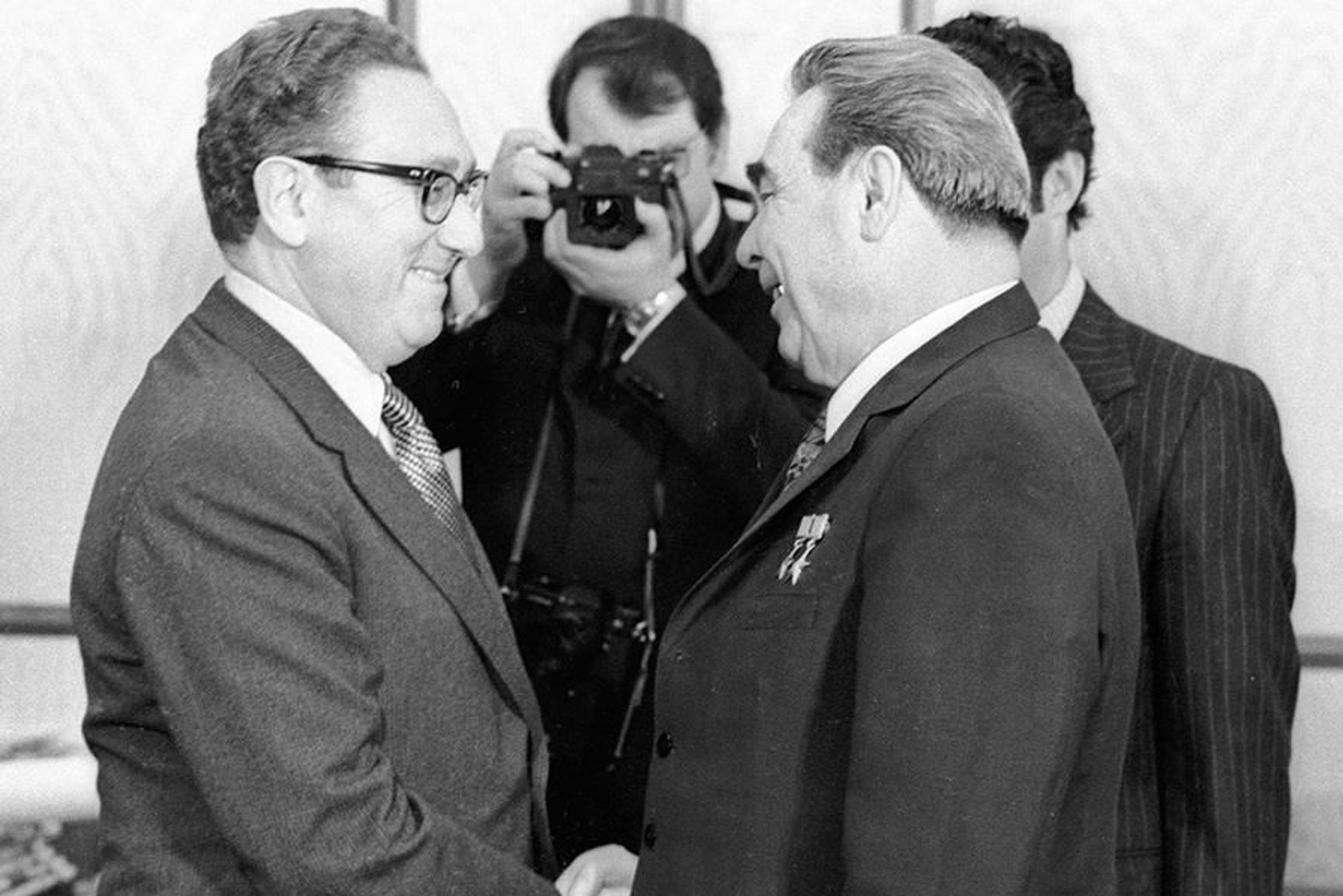 Kissinger and Brezhnev meet