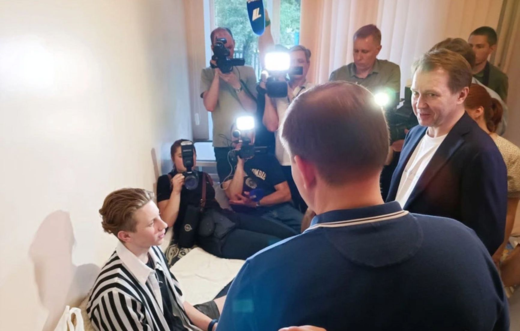 Evgeny Mironov at the Children's Hospital in the “DNR”