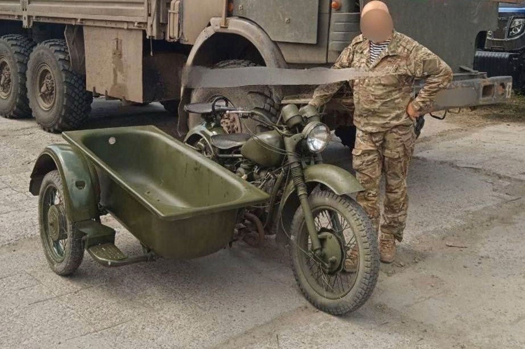 Российский штурмовой мотоцикл с ванной вместо коляски